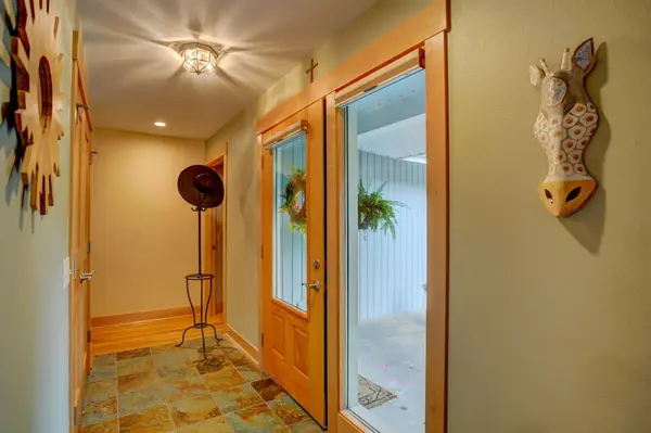 313 Laurel Ln, Maple Bluff, WI 53704