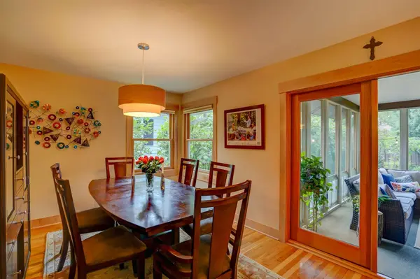 313 Laurel Ln, Maple Bluff, WI 53704