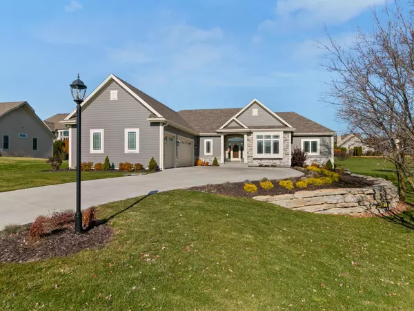 N48W18328 Green Crane Dr, Menomonee Falls, WI 53051