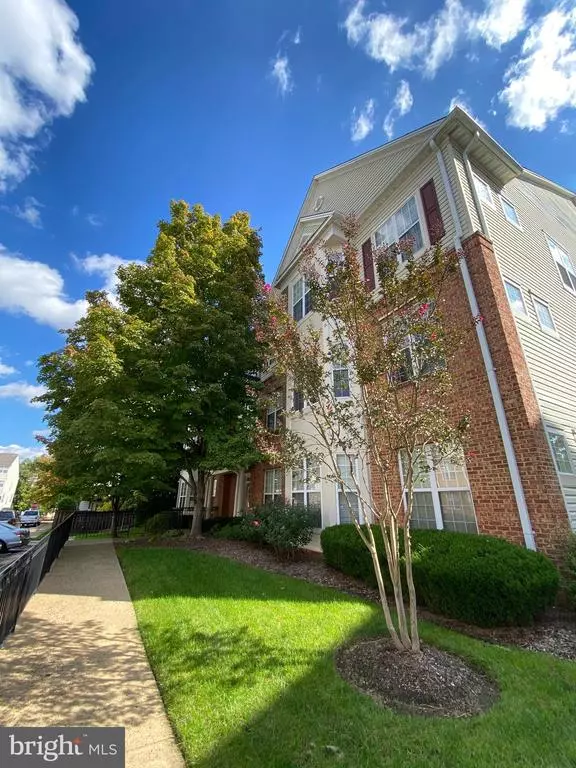 6475 CHEYENNE DR #302, Alexandria, VA 22312