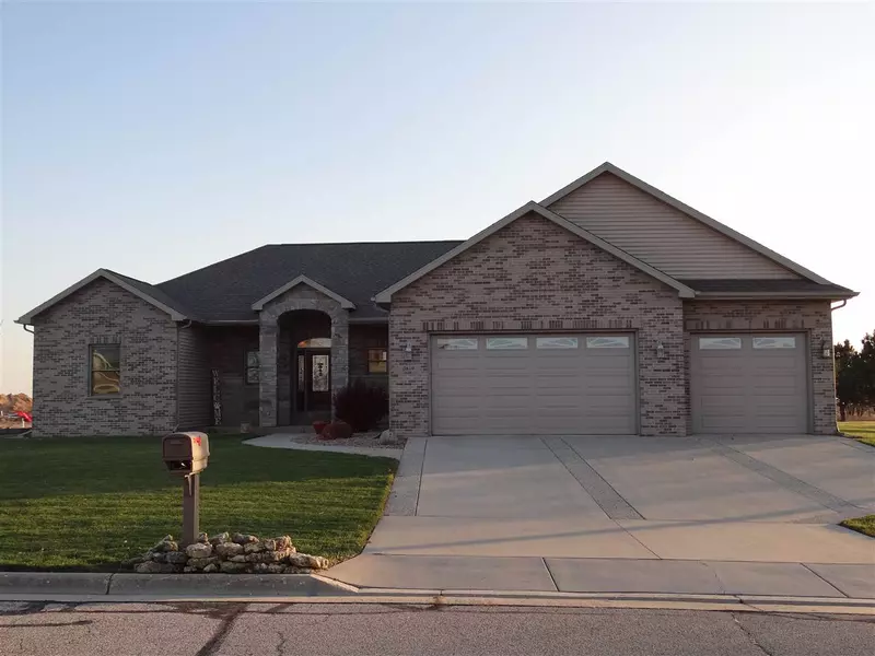 3610 Eagles Ridge Dr, Beloit, WI 53511