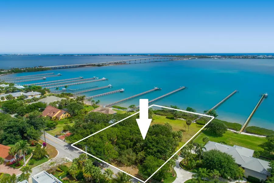 36 S Sewalls Point RD, Sewalls Point, FL 34996