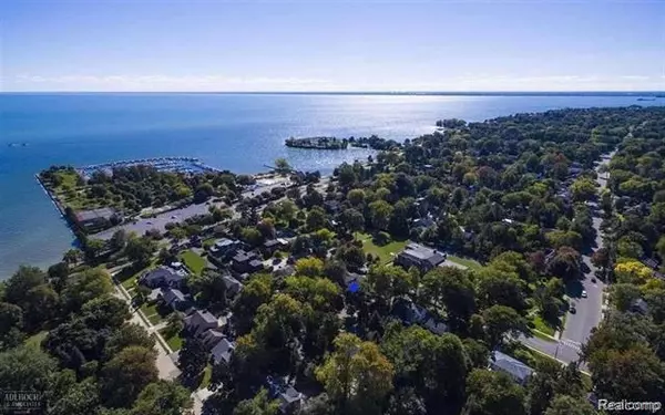 Grosse Pointe Farms, MI 48236,356 CARVER ST