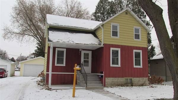 206 E South St, Beaver Dam, WI 53916