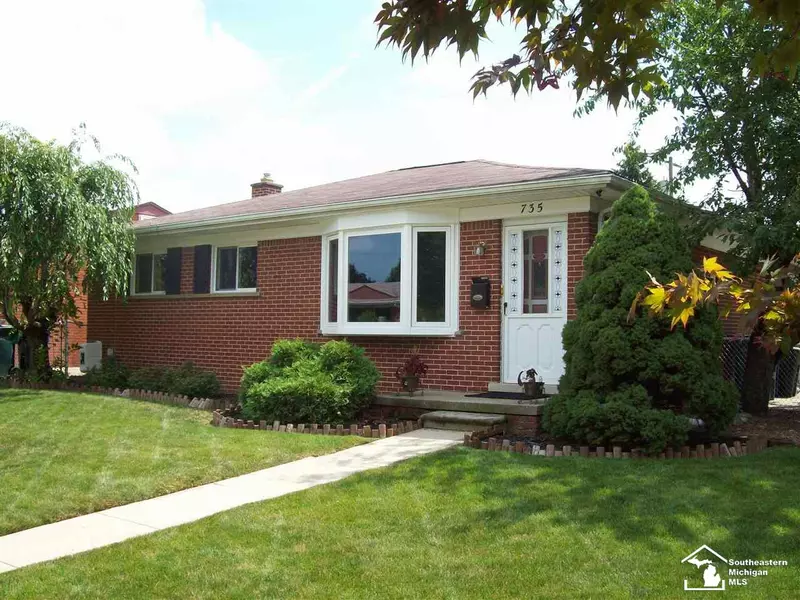 735 Cloverlawn, Lincoln Park, MI 48146