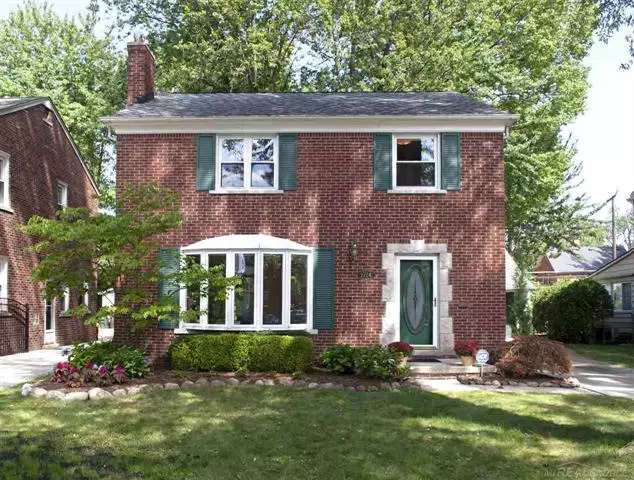 1724 PRESTWICK, Grosse Pointe Woods, MI 48236