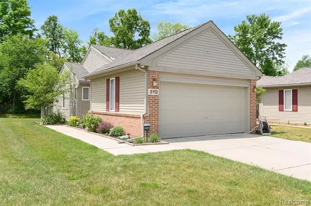 3112 FALCON DR, Burton, MI 48519