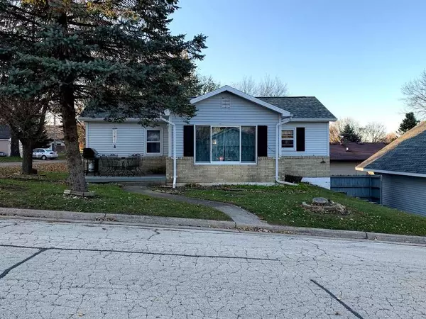 104 South St, Barneveld, WI 53507