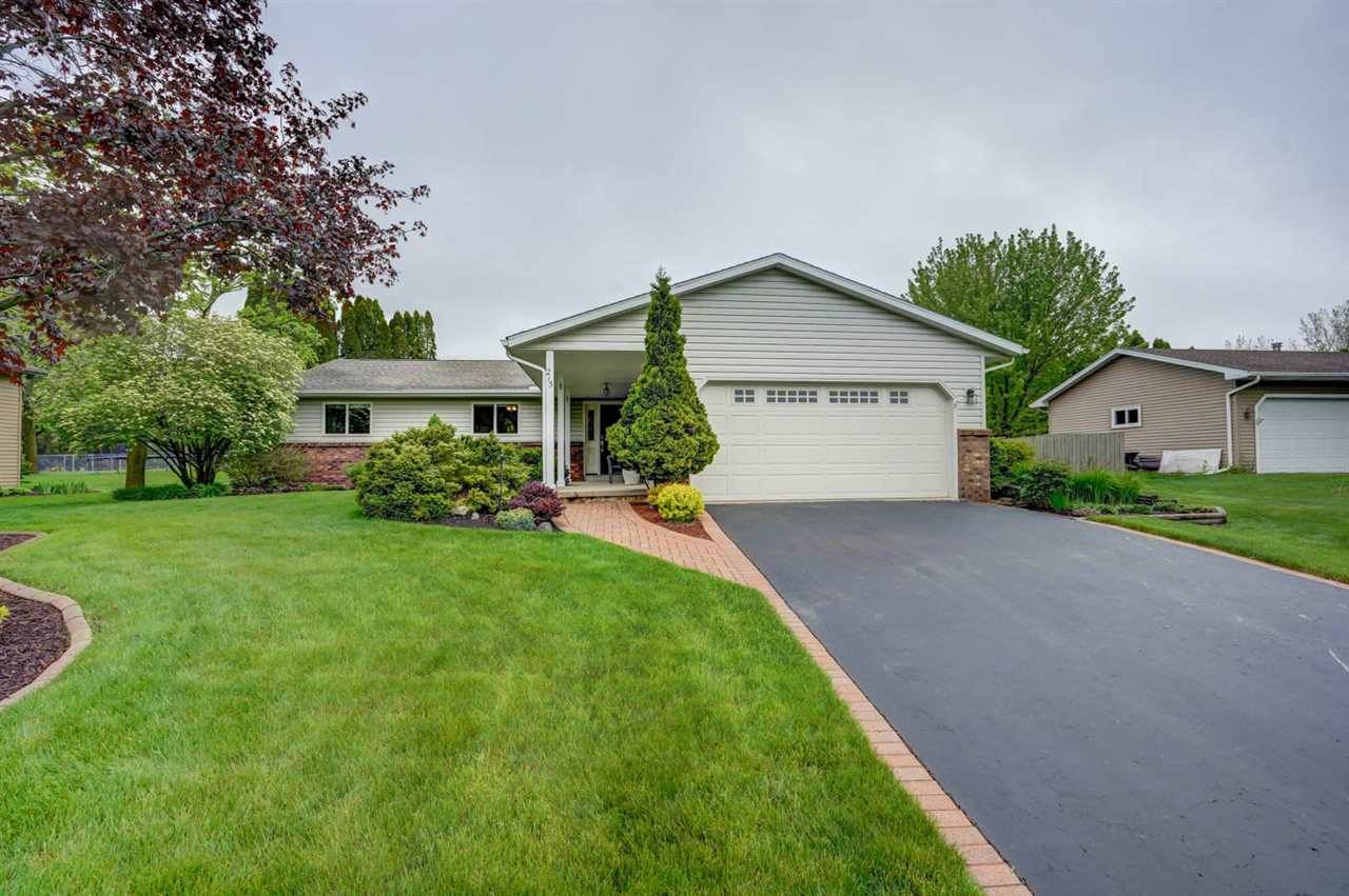 215 W Oak St, Cottage Grove, WI 53527