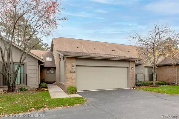 6484 MAPLE HILLS DR, Bloomfield Hills, MI 48301