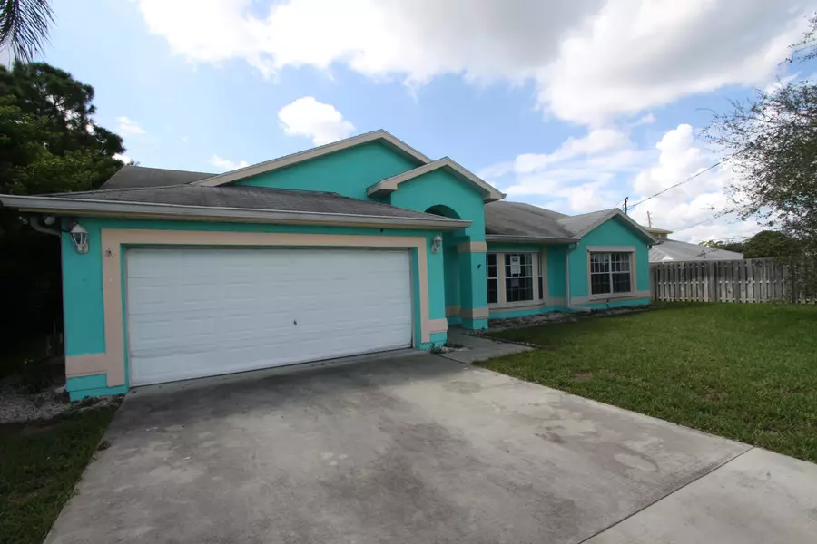 2214 SE Tiffany AVE, Port Saint Lucie, FL 34952