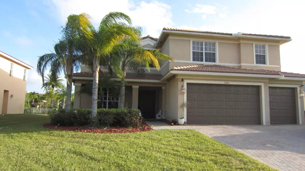 5085 SW Topaz LN, Vero Beach, FL 32968