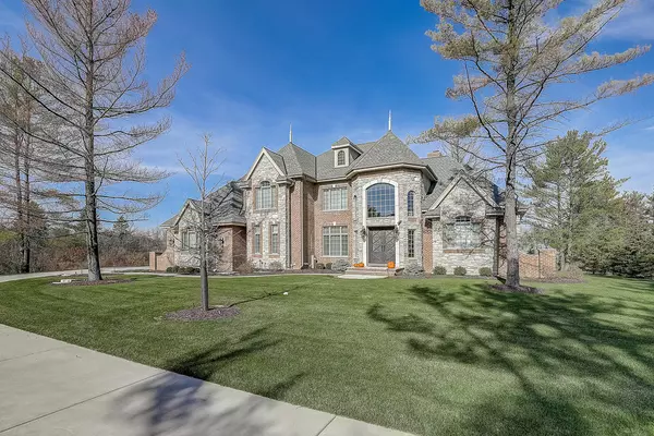 10263 N Wildwood Ct, Mequon, WI 53092