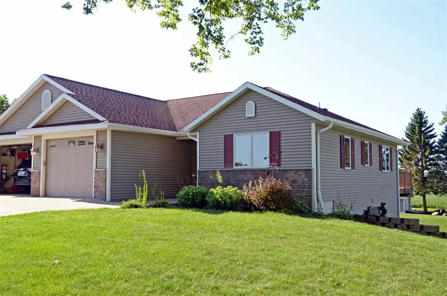 W3159 Fairview Dr, Helenville, WI 53137-9760