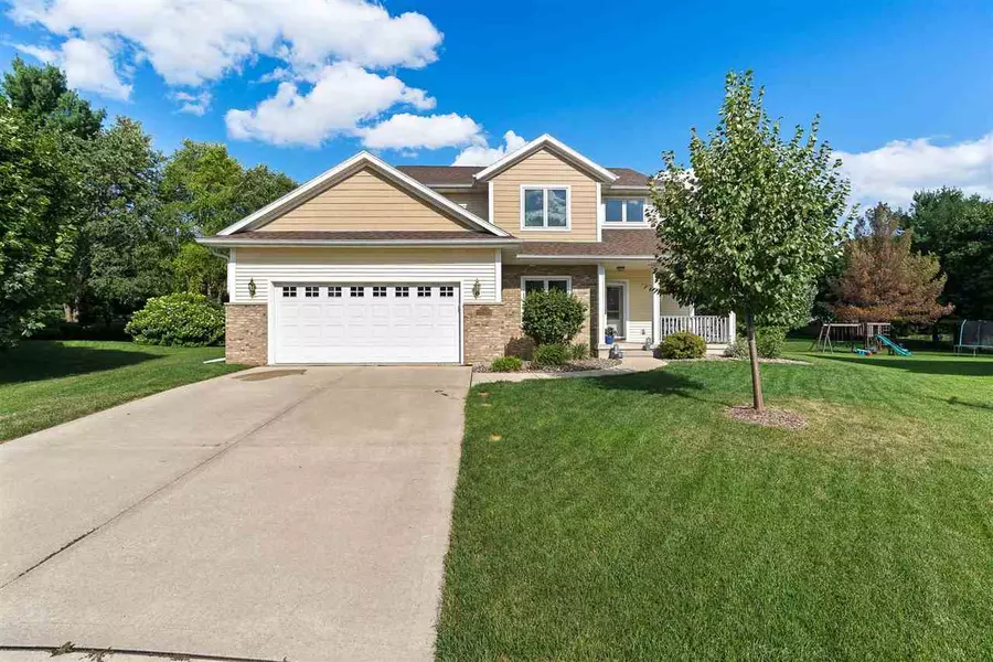 1701 Oakridge Ct, Stoughton, WI 53589