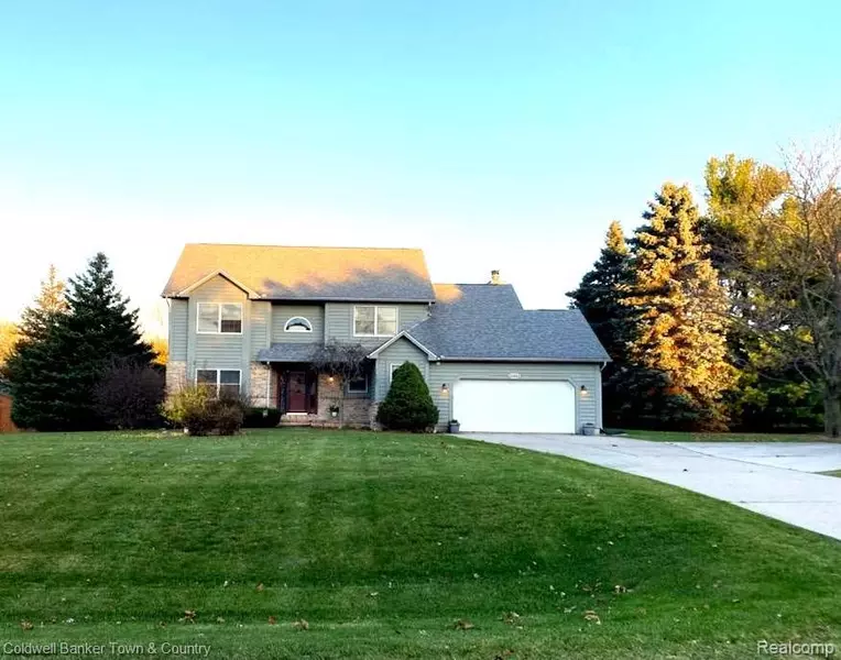 11442 NORA DR., Fenton, MI 48430-8702