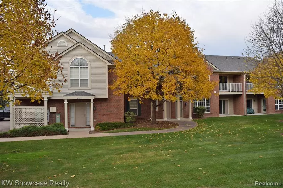 4105 CHESAPEAKE Circle, Walled Lake, MI 48390 2999