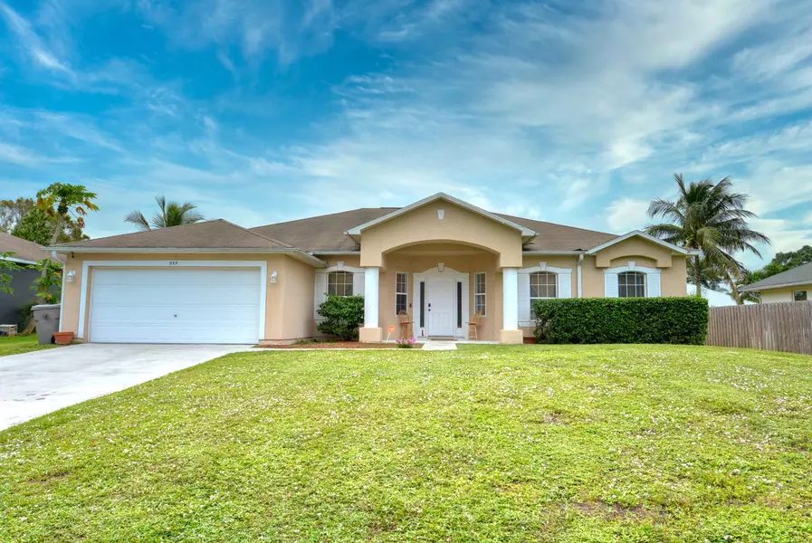 935 SW 17th LN, Vero Beach, FL 32962