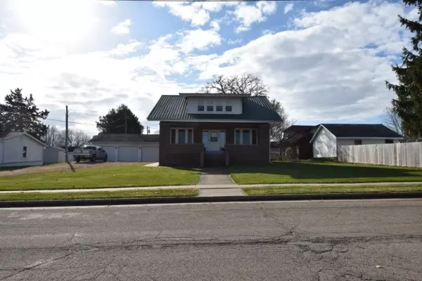 217 E Walnut St, Dodgeville, WI 53533