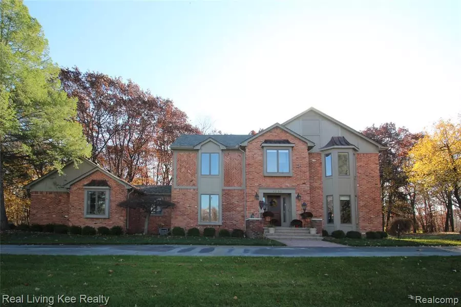 1250 CREEKVIEW CRT, Rochester, MI 48306-1900