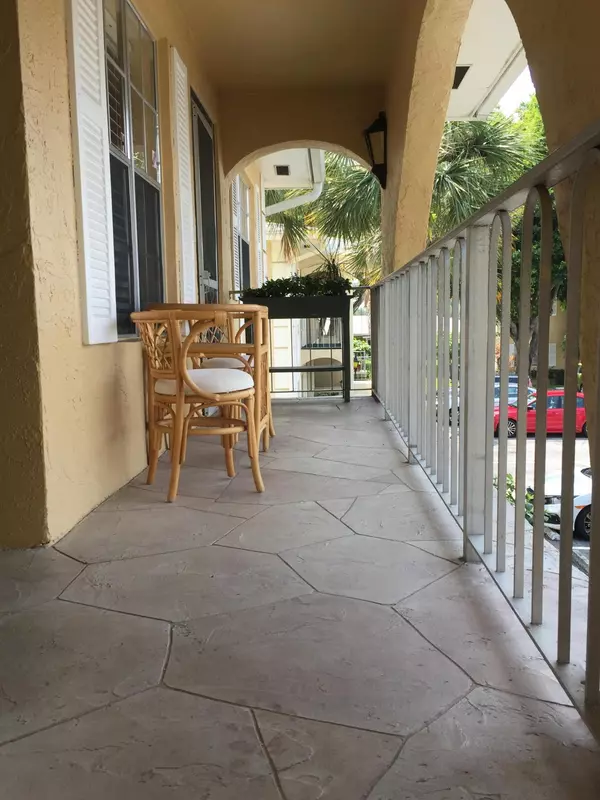 Delray Beach, FL 33484,13690 Via Flora H