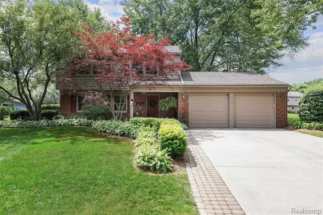 2341 London CRT, Troy, MI 48085