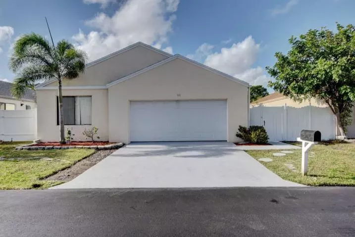 60 Buxton LN, Boynton Beach, FL 33426