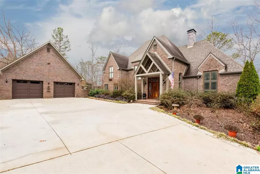 826 HEATHERWOOD TRL, Hoover, AL 35244