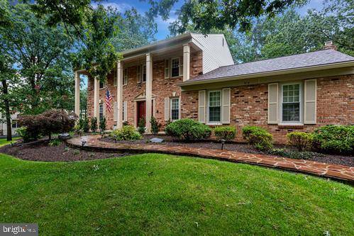 915 HOLLY CREEK DR, Great Falls, VA 22066