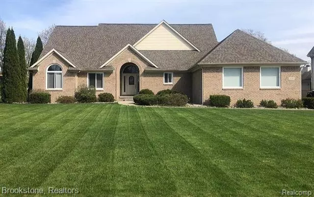 6141 PINE CREEK CROSSING, Grand Blanc, MI 48439