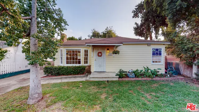 15332 Archwood St, Van Nuys, CA 91406