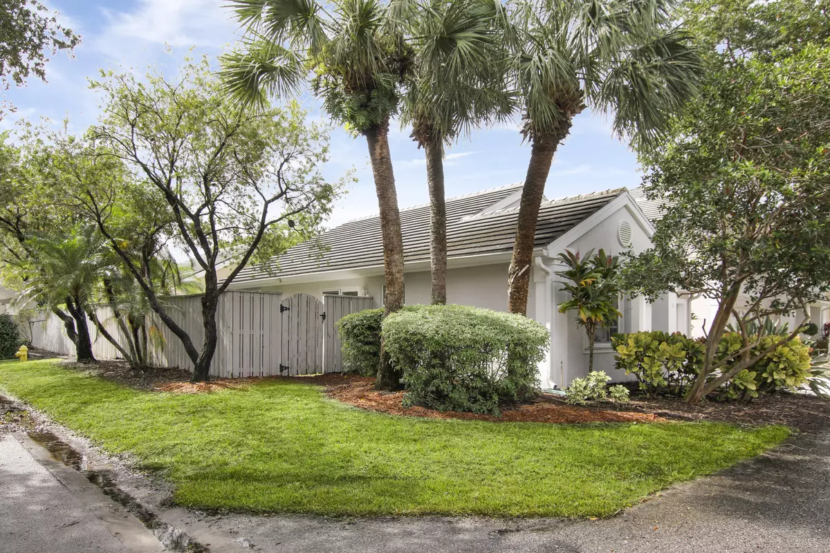 Palm Beach Gardens, FL 33418,15 Commodore PL