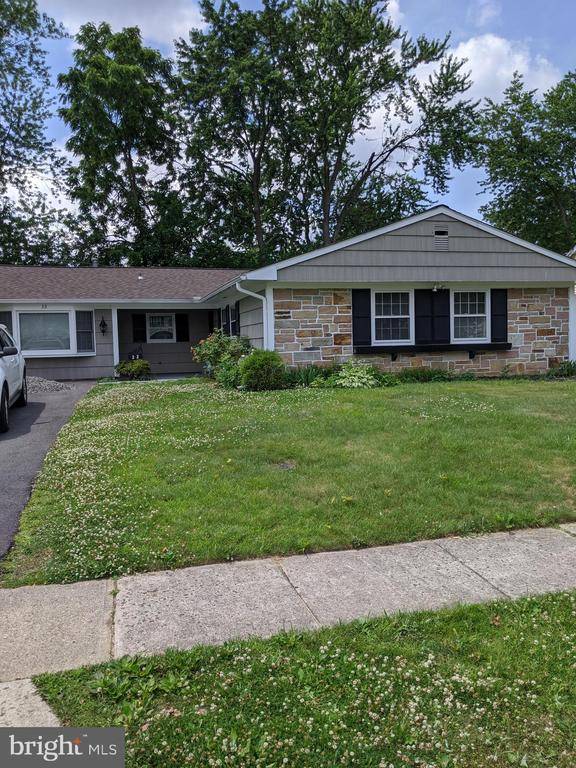 32 EXPRESS LN, Willingboro, NJ 08046