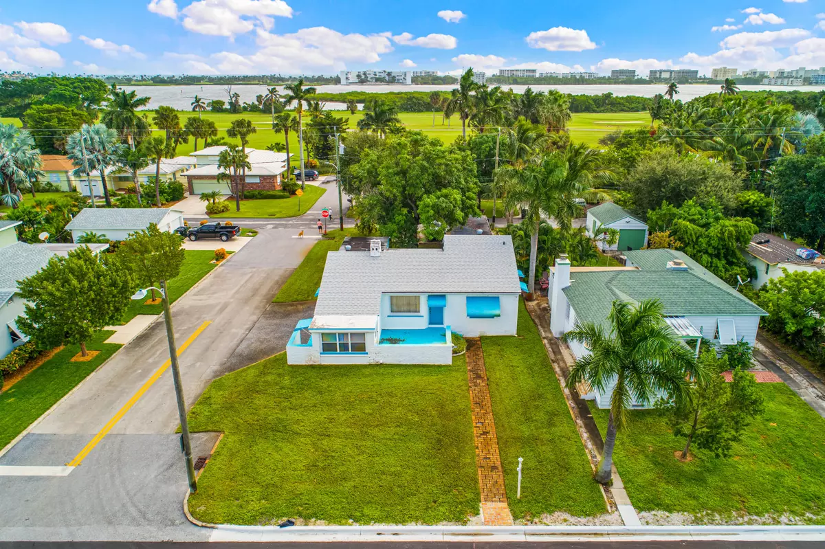 Lake Worth Beach, FL 33460,1030 N Lakeside DR