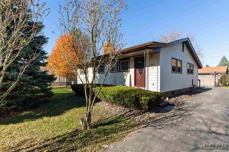 2344 Linden Dr, Adrian, MI 49221