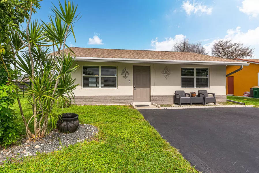 9607 NW 81 MNR, Tamarac, FL 33321