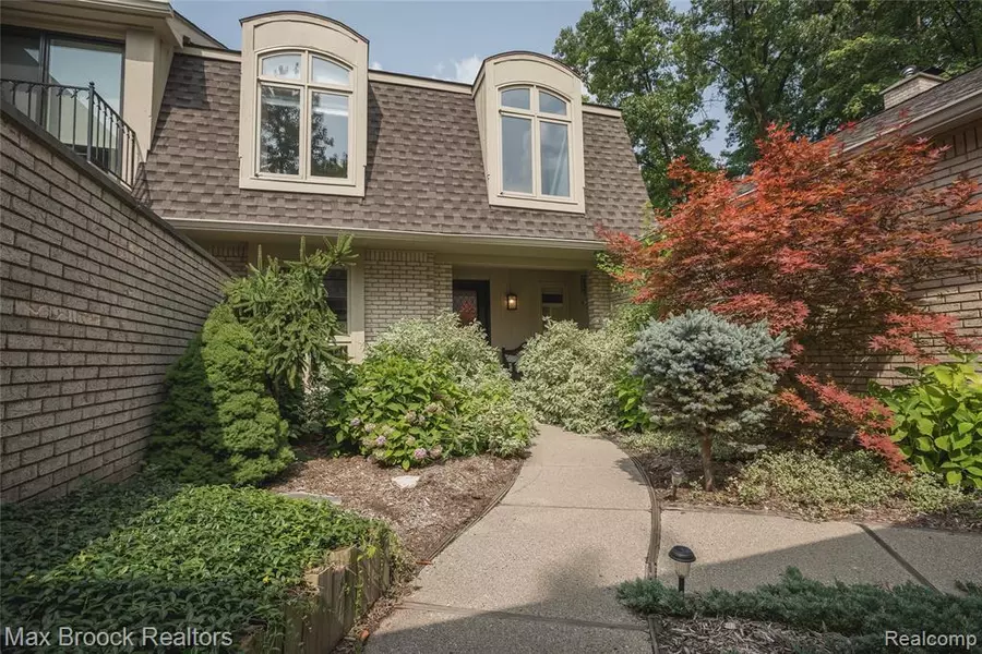 1125 MEADOWGLEN, Bloomfield Hills, MI 48304 1532