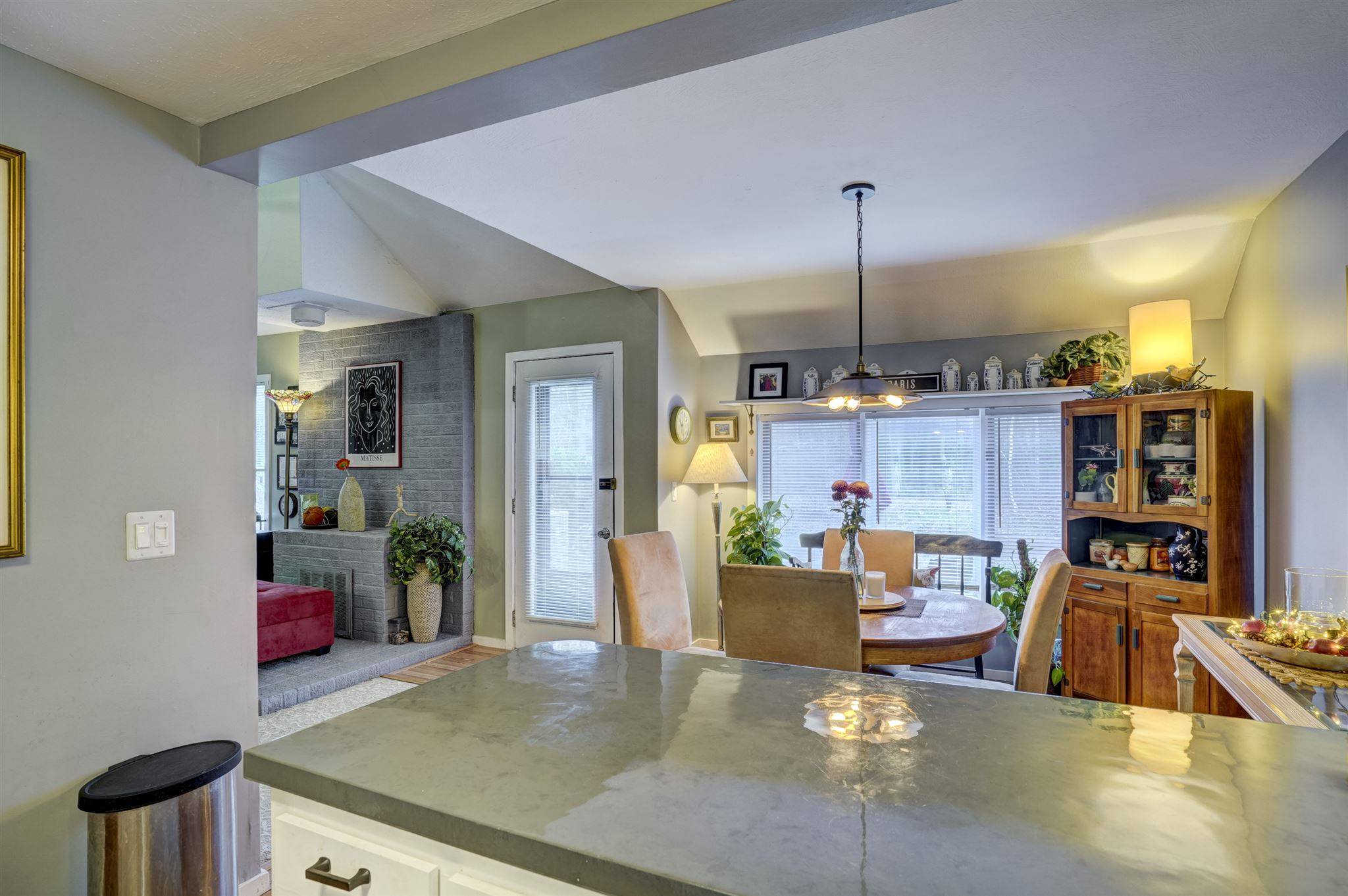 Merrimack, NH 03054,52 Derry ST