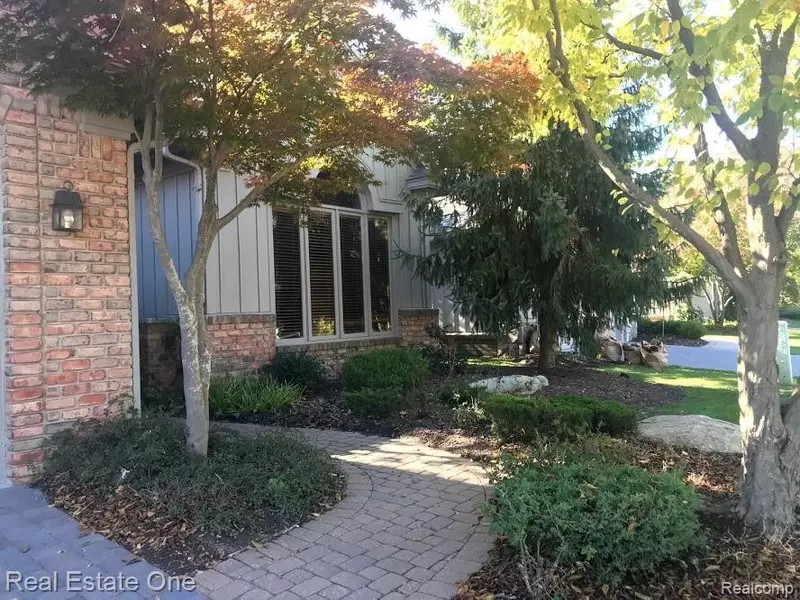 7083 DAVENTRY WOODS, West Bloomfield, MI 48322 4588