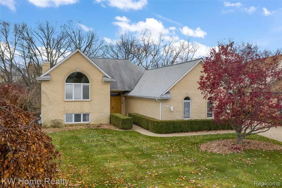 2137 CLINTON VIEW Circle, Rochester Hills, MI 48309 2984