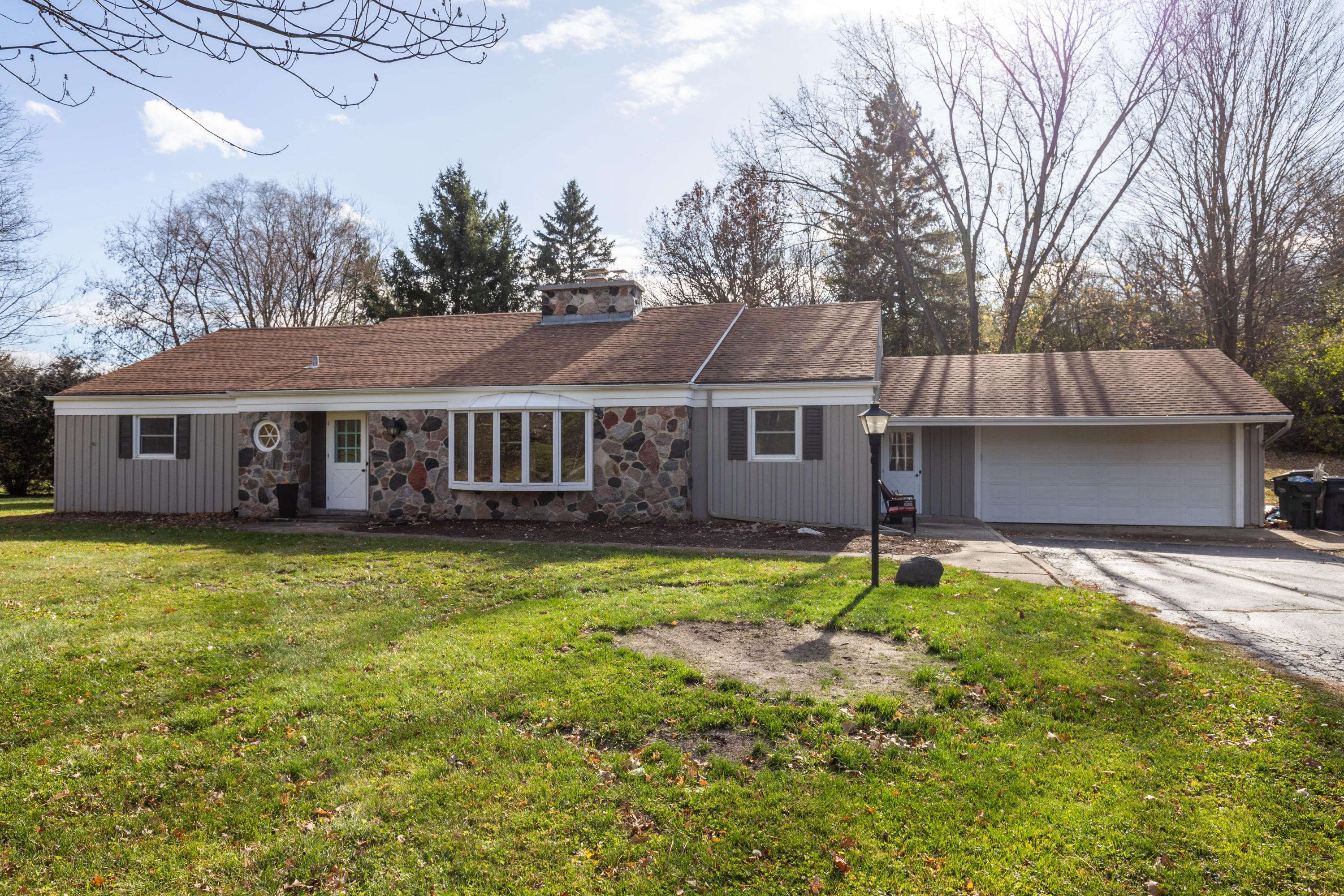 S24W26249 Windemere Dr, Waukesha, WI 53188