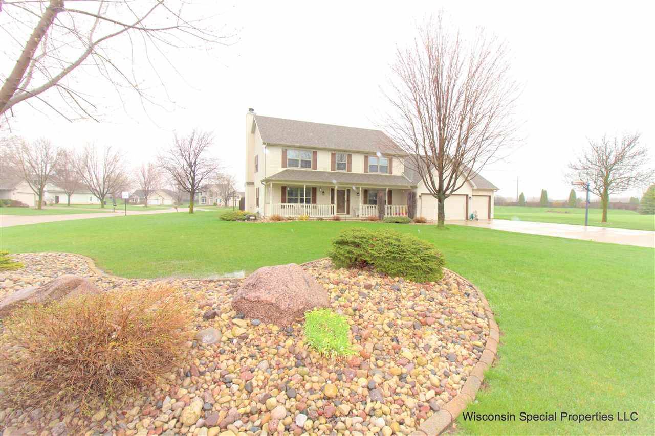 2189 E Prairie Creek Dr, Neenah, WI 54956