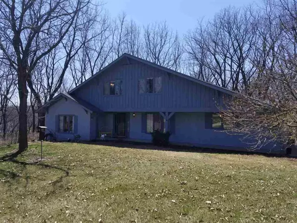 1857 W Crystal Dr, Edgerton, WI 53534