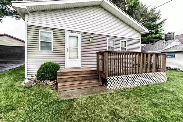 W9610 Lake Dr, Edgerton, WI 53534