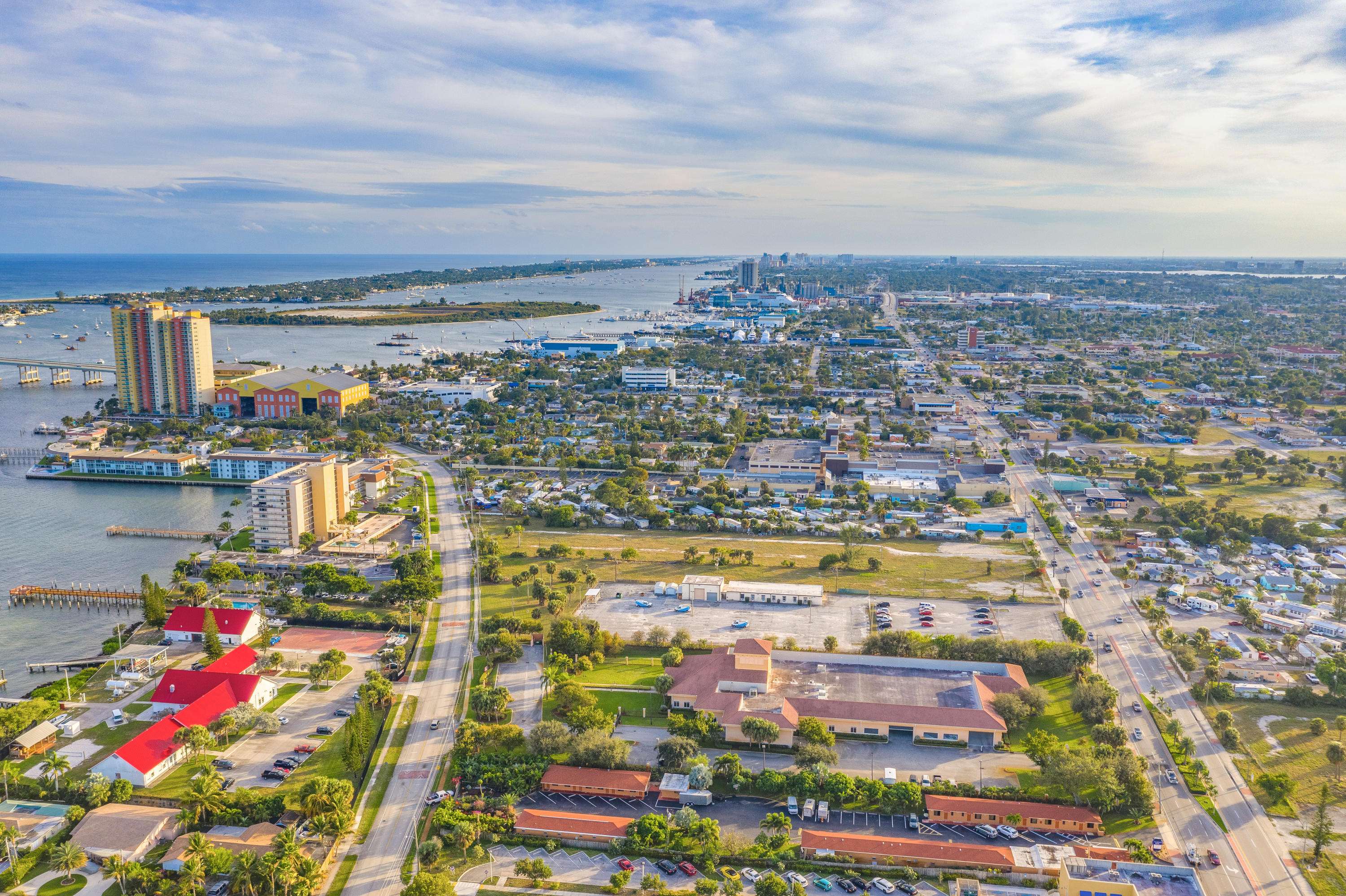 3139 Lake Shore DR,  Riviera Beach,  FL 33404