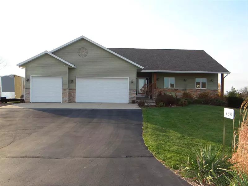 N8595 Story Ridge Ct, Belleville, WI 53508