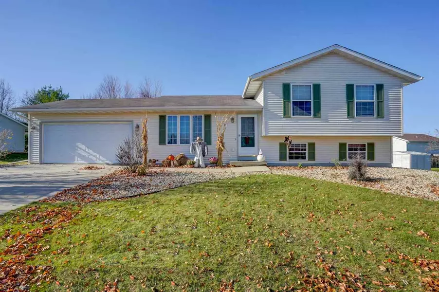 521 Indian Summer Rd, Marshall, WI 53559