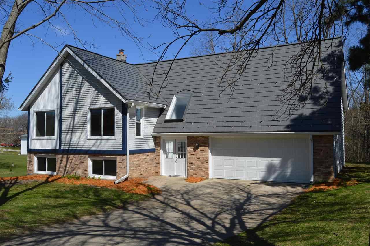 803 Silver Lake Dr, Portage, WI 53901