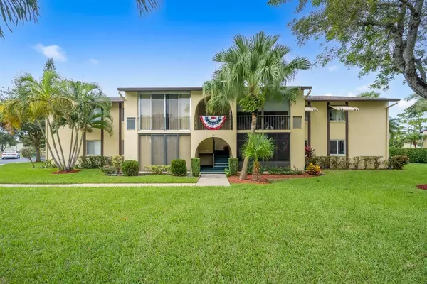 Greenacres, FL 33463,301 Pine Ridge CIR B-1