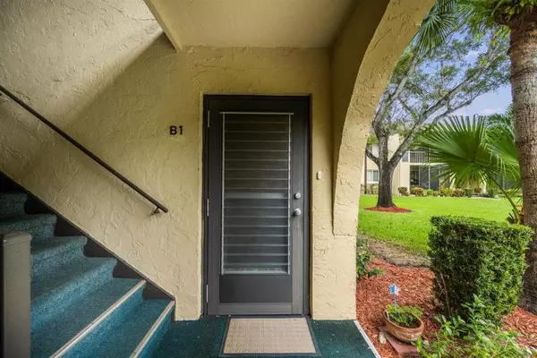 Greenacres, FL 33463,301 Pine Ridge CIR B-1